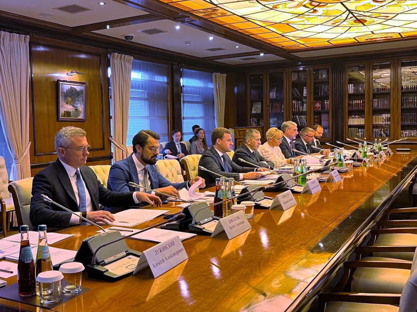 Юрий Трутнев провёл заседание президиума правкомиссии по вопросам социально-экономического развития Дальнего Востока